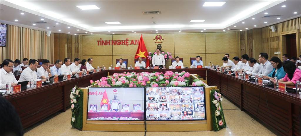 Nghe An Provincial People's Committee held a regular meeting in September 2024. Photo: Phuong Thuy