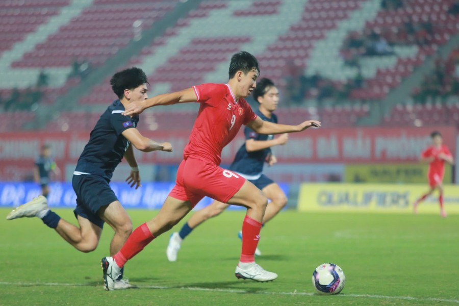 U20 Viet Nam bo lo mot so co hoi. Anh: Minh Dan