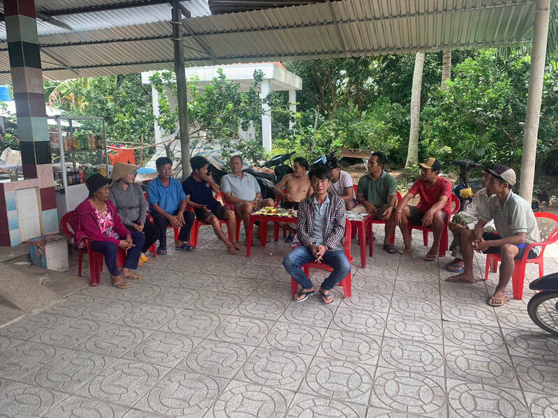 Caught 12 people gambling at a beverage shop. Photo: Provided by the police