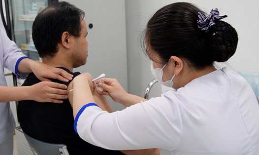 Vaccine phòng sốt xuất huyết ngăn 90% nguy cơ nhập viện. Ảnh: ÁNH LY