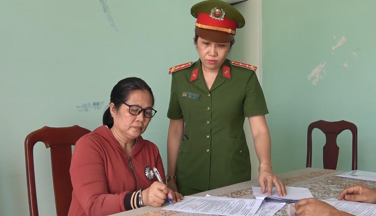 The female hui leader is in charge of dozens of hui chains, defrauding and appropriating money from many hui members. Photo: Van Vu