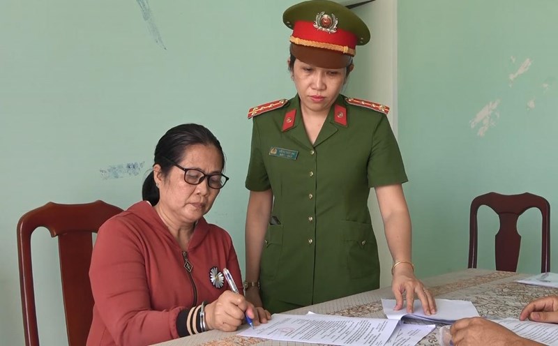 The female hui leader is in charge of dozens of hui chains, defrauding and appropriating money from many hui members. Photo: Van Vu