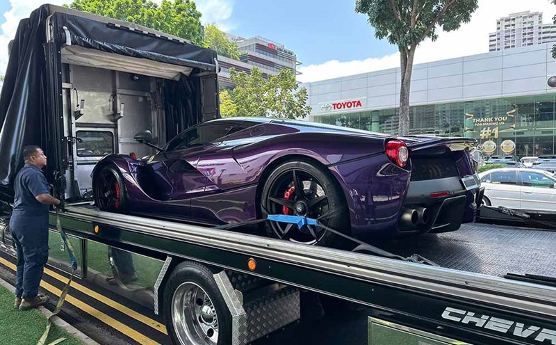 The Ferrari LaFerrari supercar of the Prince of Johor State (Malaysia) appeared in Singapore. Photo: Supercar In VietNam