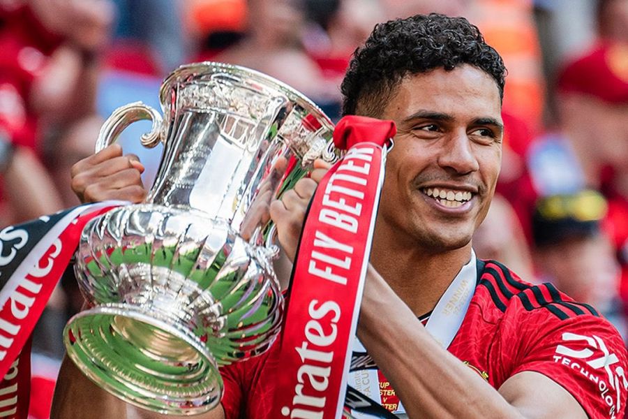 Chiec cup cuoi cung trong su nghiep thi dau cua Varane la FA Cup cung Manchester United. Anh: MUFC