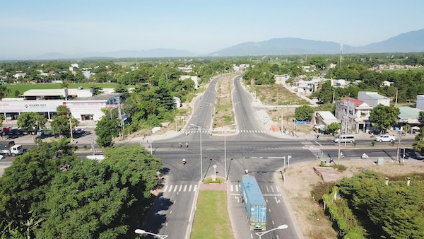Traffic in Hoa Phuoc commune, Hoa Vang district, Da Nang city. Illustration photo: Nguyen Linh