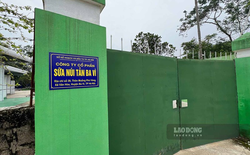 Nui Tan Ba Vi Milk Joint Stock Company closed and temporarily stopped production. Photo: Reporter Group.