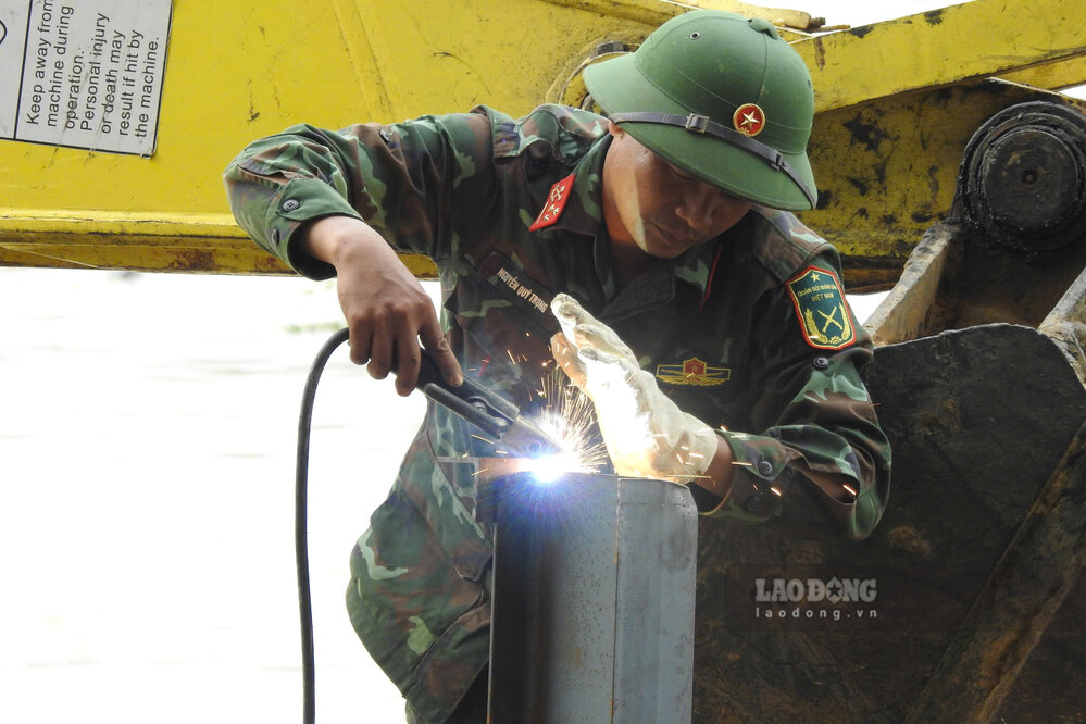 Các hạng mục đảm bảo an toàn tại bến sông được lắp đặt, gia cố. Ảnh: Tô Công.