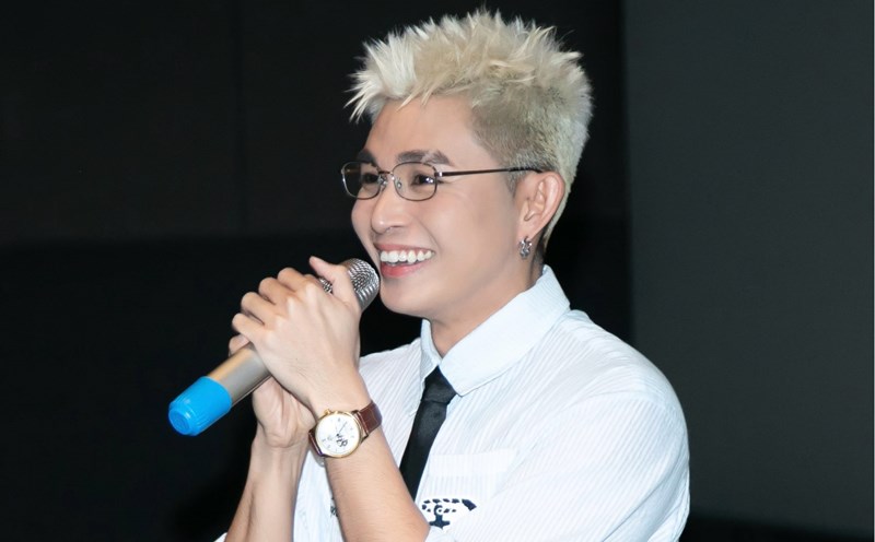 Singer Jun Pham. Photo: NVCC