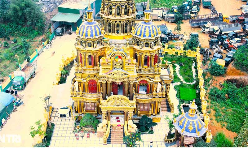 Tòa lâu đài của hộ ông Nguyễn Vĩnh Thoan tại xã Mỹ Thành (Yên Thành, Nghệ An) được khởi công xây dựng từ năm 2022. Ảnh: Hải Đăng