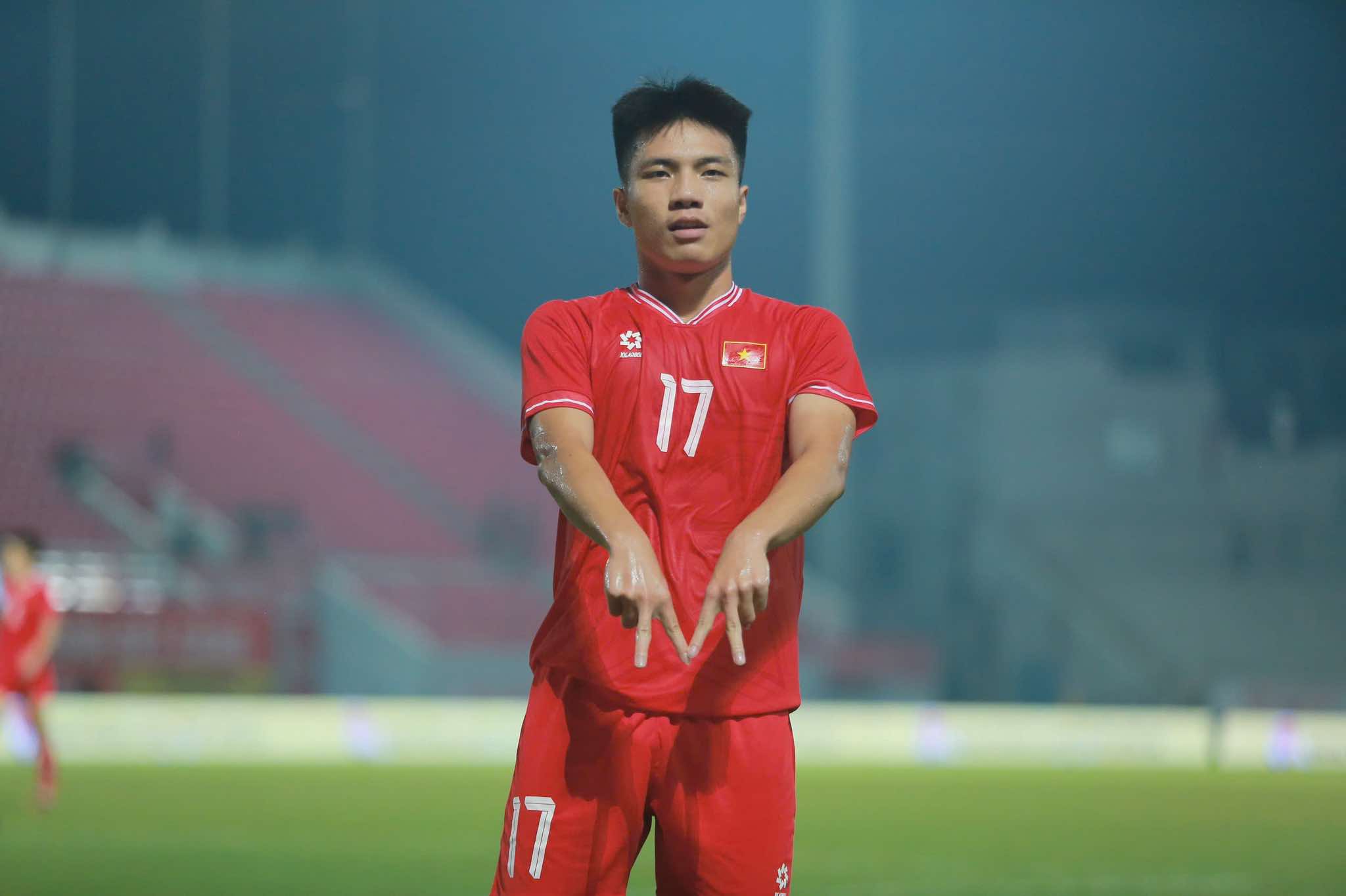 Phai toi nhung phut bu gio, Hoang Khanh danh dau chinh xac an dinh ti so 3-0 cho U20 Viet Nam.