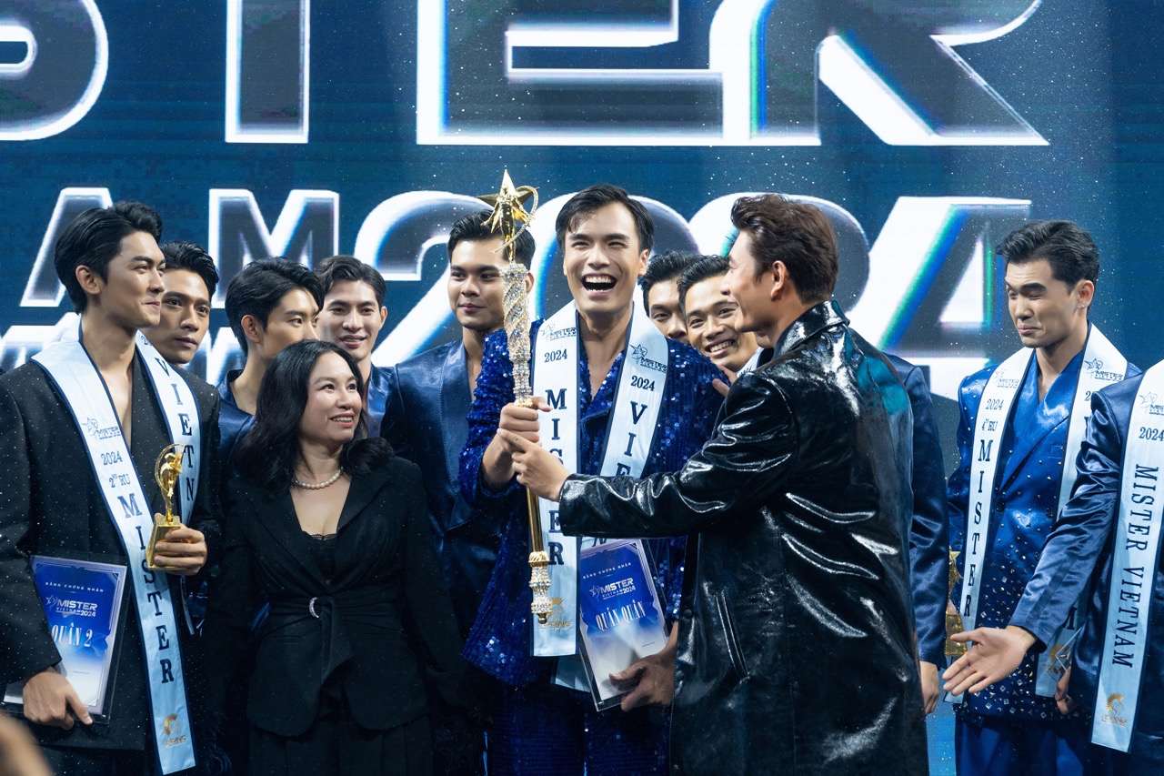 Manh Lan's coronation moment. Photo: Organizing Committee.