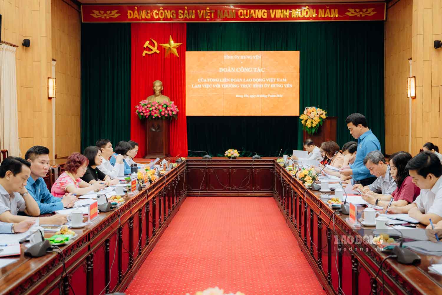 Quang cảnh buổi làm việc giữa Tổng LĐLĐVN và Tỉnh ủy Hưng Yên. Ảnh: Đền Phú