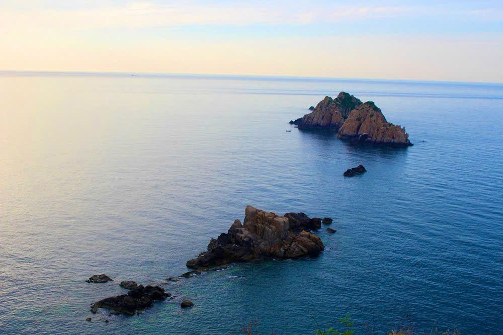 Tu day toan canh Vinh Nha Trang rong lon thu lai trong tam mat voi cac hon dao noi tieng hien ra nhu Hon Noi, Hon Ngoai, Hon Mun...