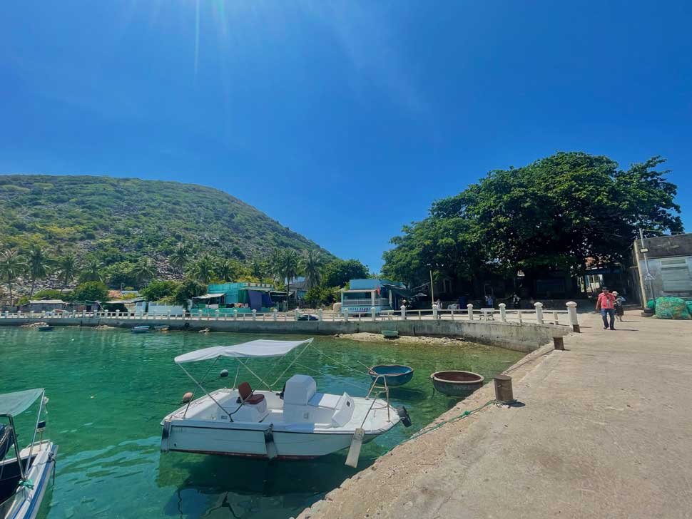 Với những tiềm năng thiên nhiên, văn hóa và con người ở đảo Bích Đầm, TP. Nha Trang đang khảo sát để xây dựng nơi đây thành mô hình phát triển du lịch cộng đồng. Ảnh: Phương Linh