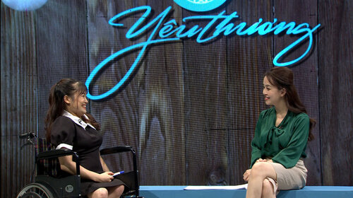 Trần Ngọc Ánh với nụ cười tỏa nắng khi làm khách mời chương trình "Trạm yêu thương". Ảnh: VTV