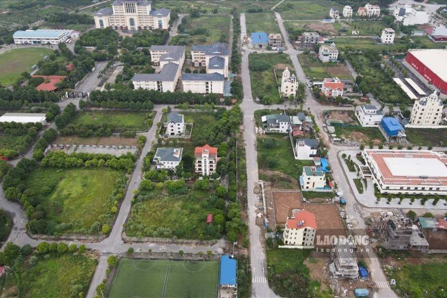 The press works in the contest focus on communicating the process of building and implementing mechanisms, policies and laws on natural resources and environment. Photo: Phan Anh