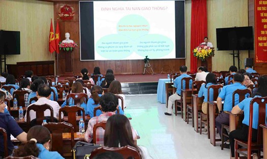 Hội nghị tập huấn cho cán bộ Công đoàn doanh nghiệp trên địa bàn huyện Châu Thành. Ảnh: Bạch Dương