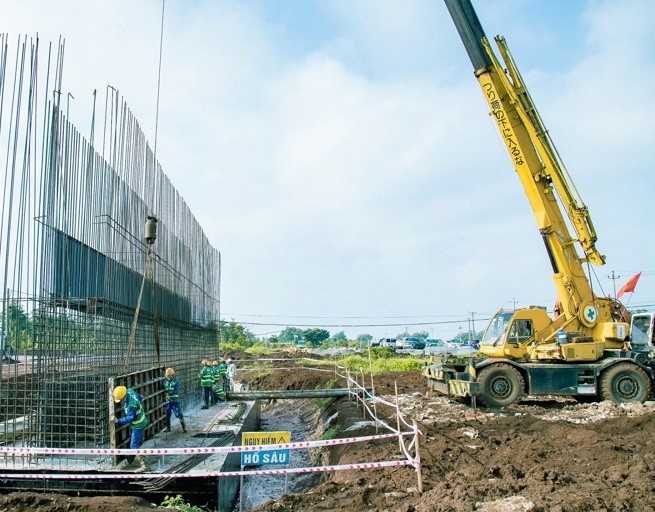 A section of the Khanh Hoa - Buon Ma Thuot expressway project is under construction. Photo: Bao Trung