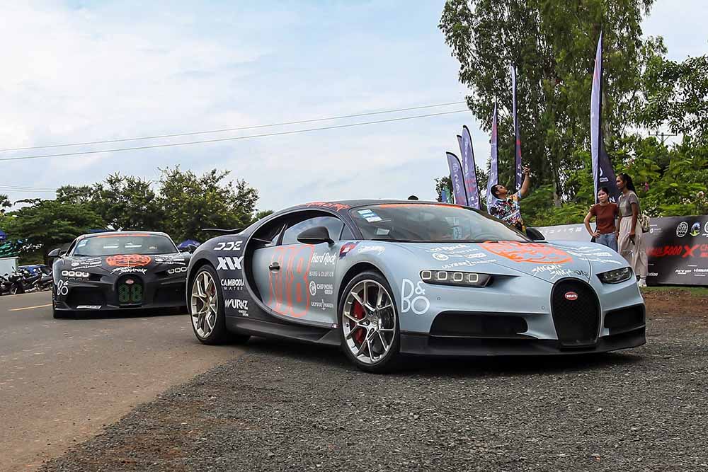 2 Bugatti Chiron owners traveled an average of 800 km/day from Singapore to Cambodia after finishing Gumball 3000. Photo: Supercar In VietNam