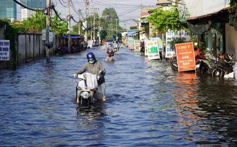 Thunderstorms are still prevalent in the Southern region. Photo: Nguyen Chan