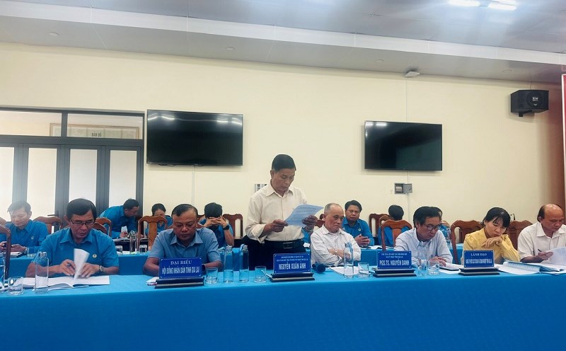 Union officials attending the conference contributed ideas to help complete the Resolution of the Gia Lai Provincial People's Council. Photo: Phan Tuan