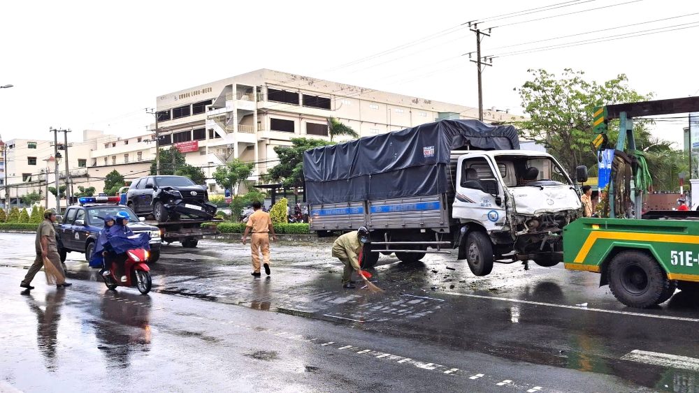 Ghi nhan cua phong vien Bao Lao Dong, den 16h30 chieu cung ngay, hien truong da duoc don sach.