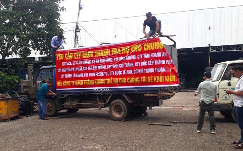 Workers of Bach Thanh Ceramic Tiles Company Limited are owed wages and insurance. Photo: Provided by workers