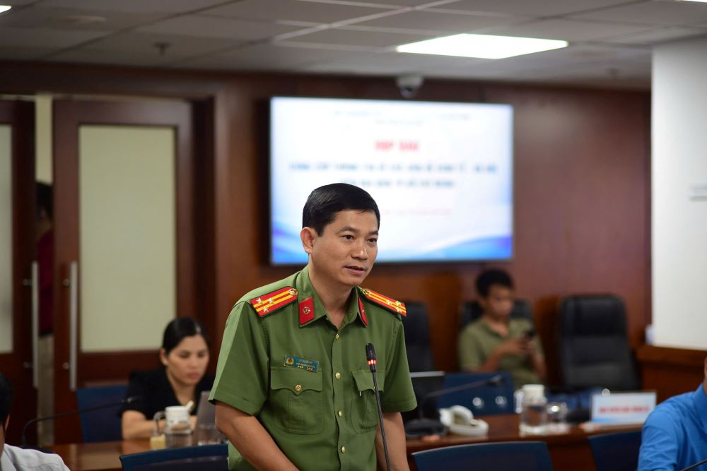 Đại diện Công an TPHCM trả lời báo chí tại buổi họp báo chiều 26.9. 