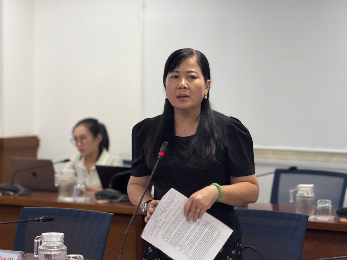 Ms. Nguyen Thi Thu Hien said she has asked primary schools to immediately stop paying nanny allowances in violation of regulations. Photo: Nguyen Chan
