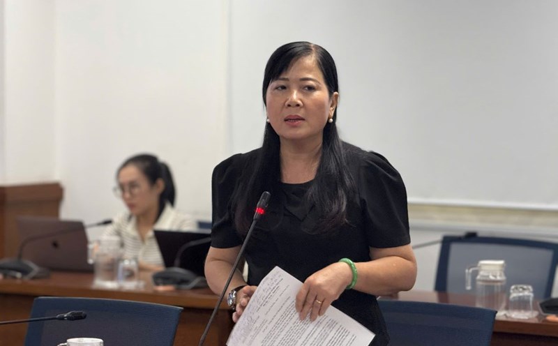 Ms. Nguyen Thi Thu Hien said she has asked primary schools to immediately stop paying nanny allowances in violation of regulations. Photo: Nguyen Chan