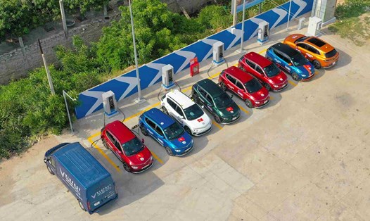 Nhu cầu trạm sạc đang ngày càng trở nên bức thiết, đòi hỏi cần sớm có giải pháp tháo gỡ để thúc đẩy phát triển xe điện tại Việt Nam. Ảnh: Vinfast