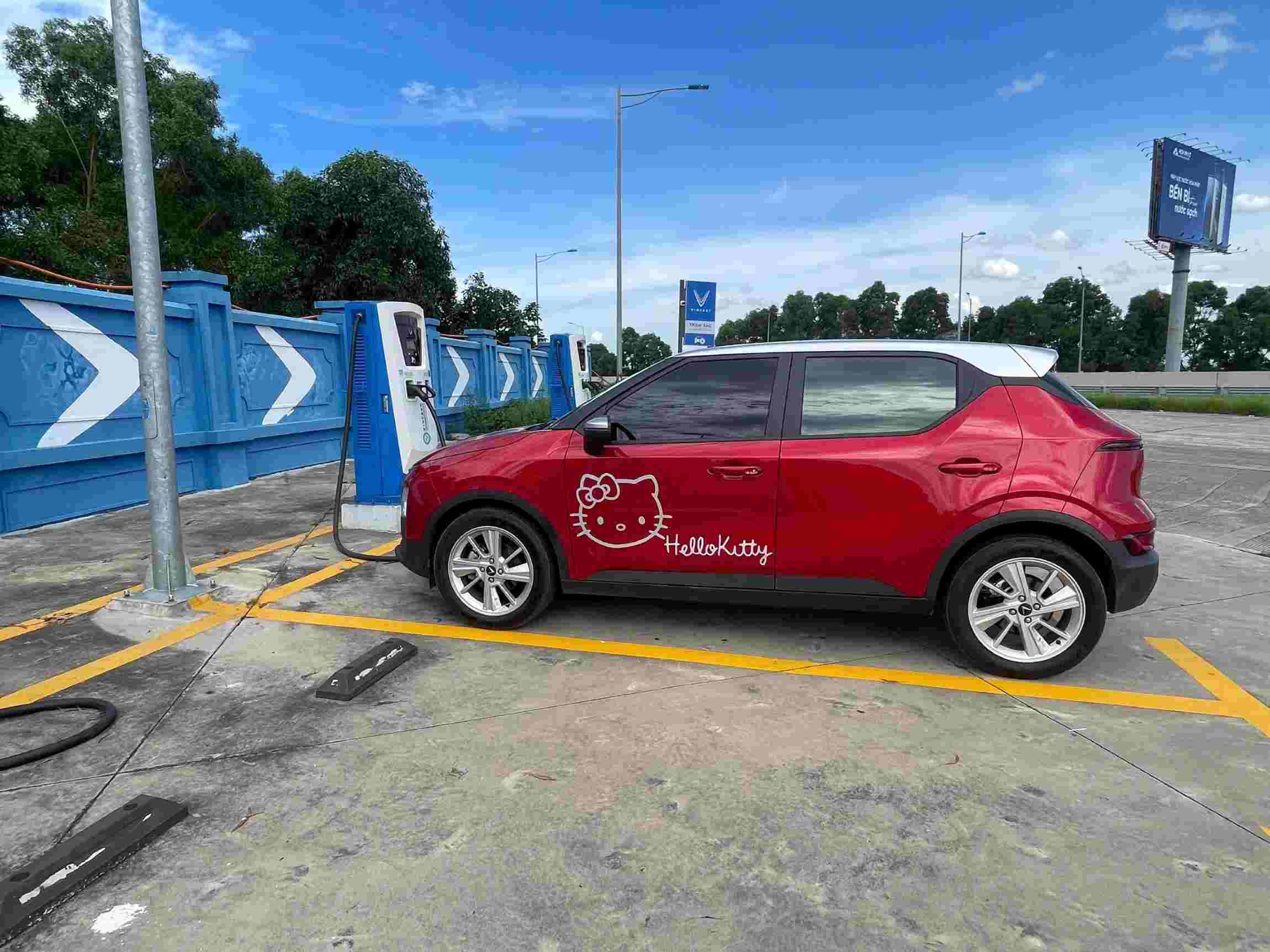 Electric vehicles are popular because they are clean and cost-effective. Photo: Hai Nguyen