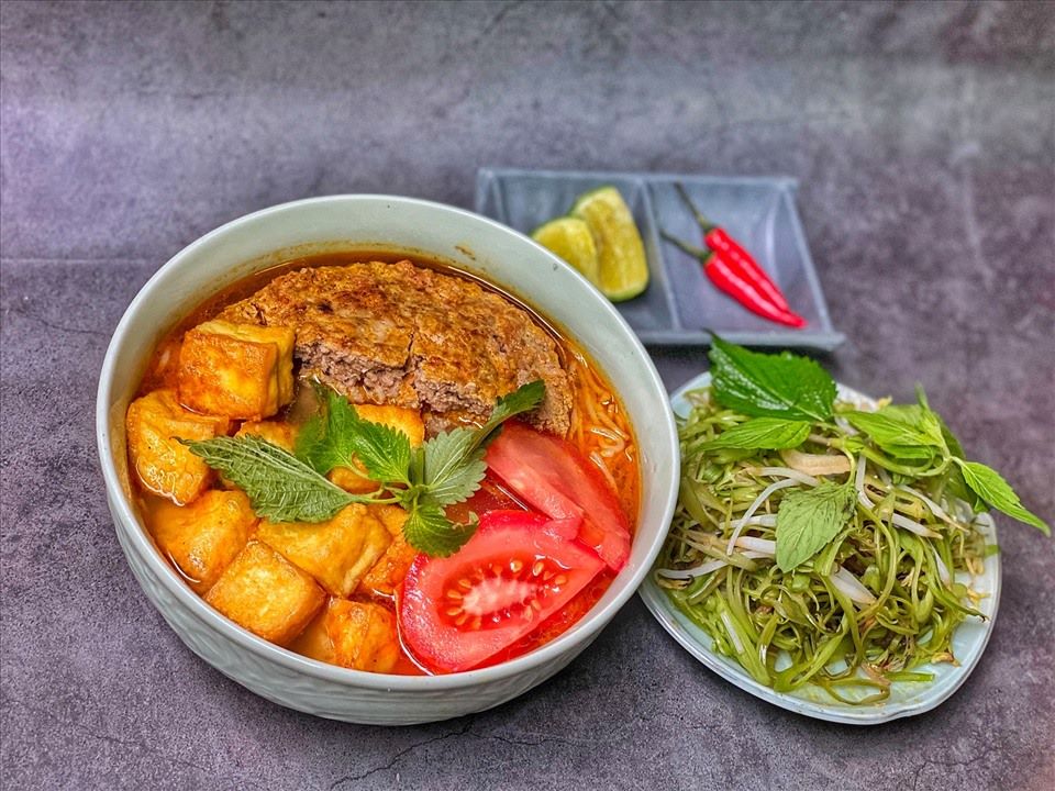 Bun rieu cung la mot trong nhung mon an duoc Taste Atlas danh gia cao. Anh: Thanh Thoa