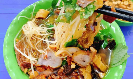 Nộm Bố Già nổi tiếng khắp Hà Nội. Ảnh: Hải Ly