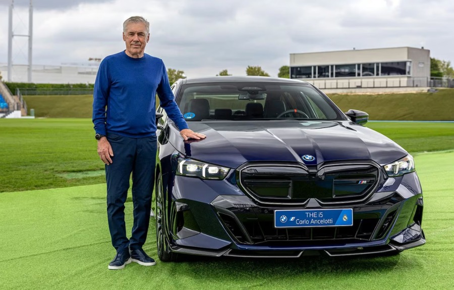 Huan luyen vien Carlo Ancelotti nhe nhang voi chiec BMW i5 M60 xDrive (601 HP,  tri gia 114.450 Euro)