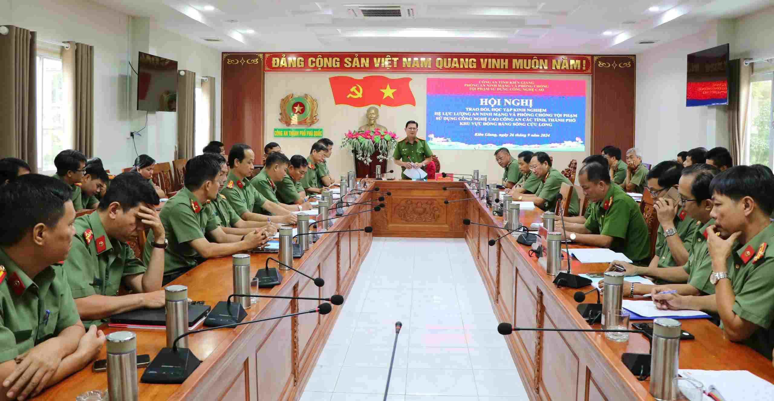 Công an chia sẻ kinh nghiệm, nâng cao năng lực trong công tác đảm bảo an ninh mạng, phòng chống tội phạm sử dụng công nghệ cao. Ảnh: Tiến Dũng