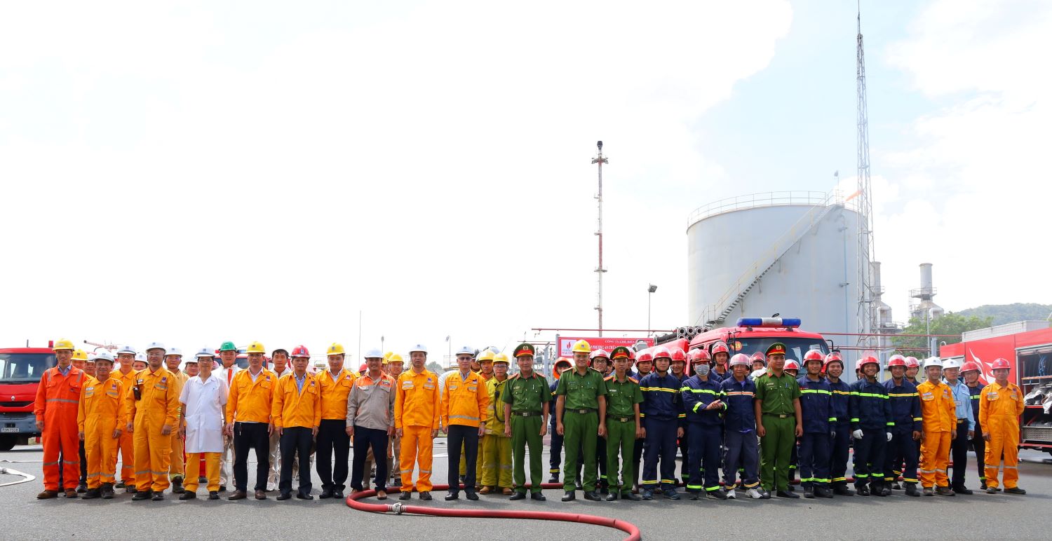 Luc luong tham gia buoi thuc tap PCCC & CNCH tai GPP Dinh Co. 