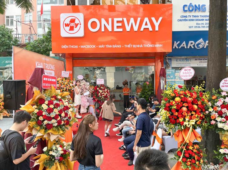 ONEWAY khai truong co so thu 8 tai 199 Quang Trung, Ha Dong, Ha Noi. Nguon: ONEWAY