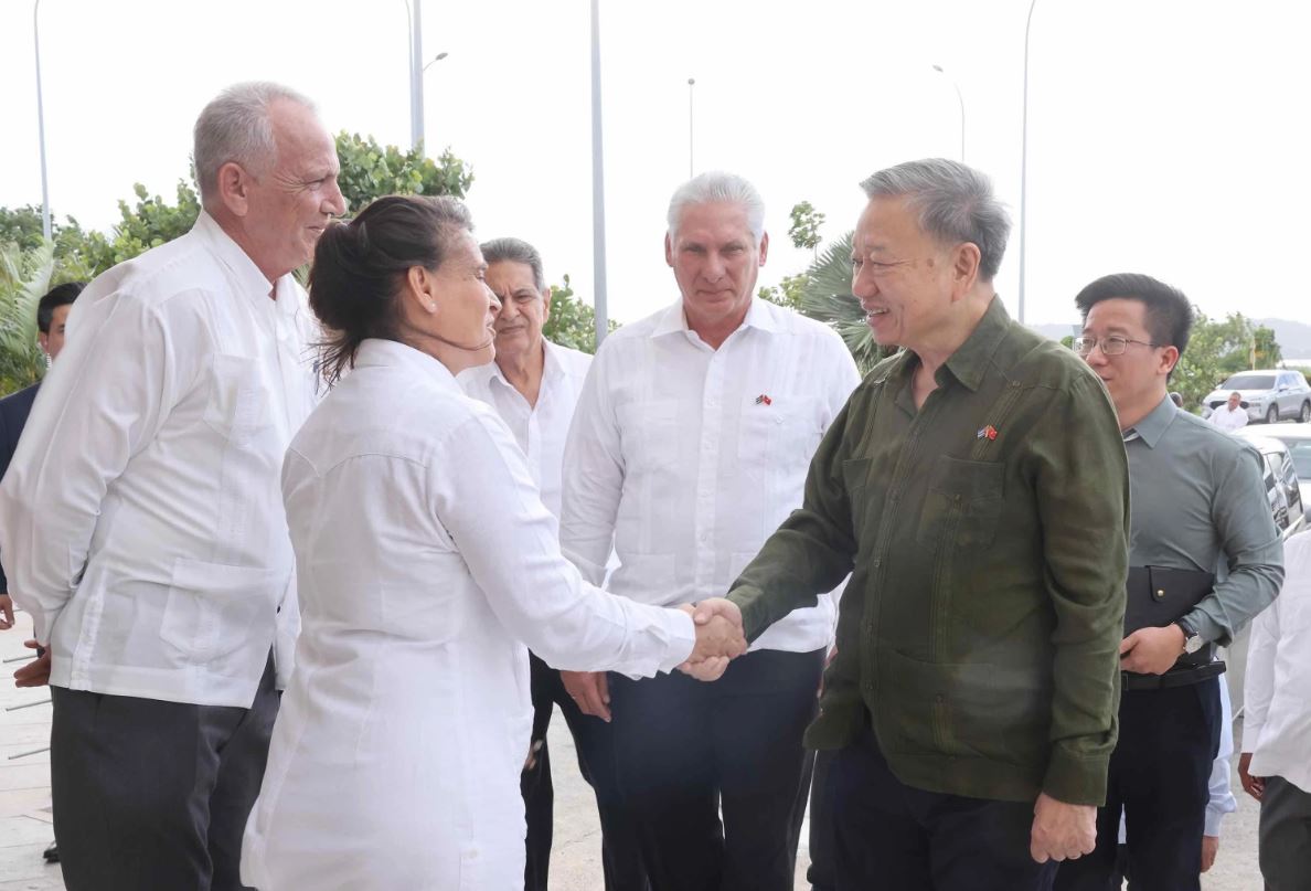 Leaders of Mariel Special Economic Zone welcome General Secretary and President To Lam. Photo: VNA