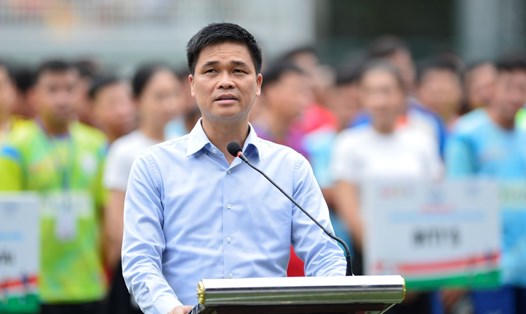 Ông Ngọ Duy Hiểu - Phó Chủ tịch Tổng Liên đoàn Lao động Việt Nam phát biểu khai mạc Giải Bóng đá công nhân, viên chức Việt Nam 2024. Ảnh: Quang Định