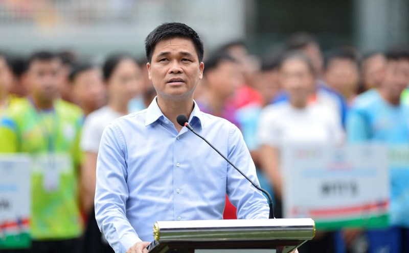 Mr. Ngo Duy Hieu - Vice President of the Vietnam General Confederation of Labor delivered the opening speech at the 2024 Vietnam Workers and Civil Servants Football Tournament. Photo: Quang Dinh