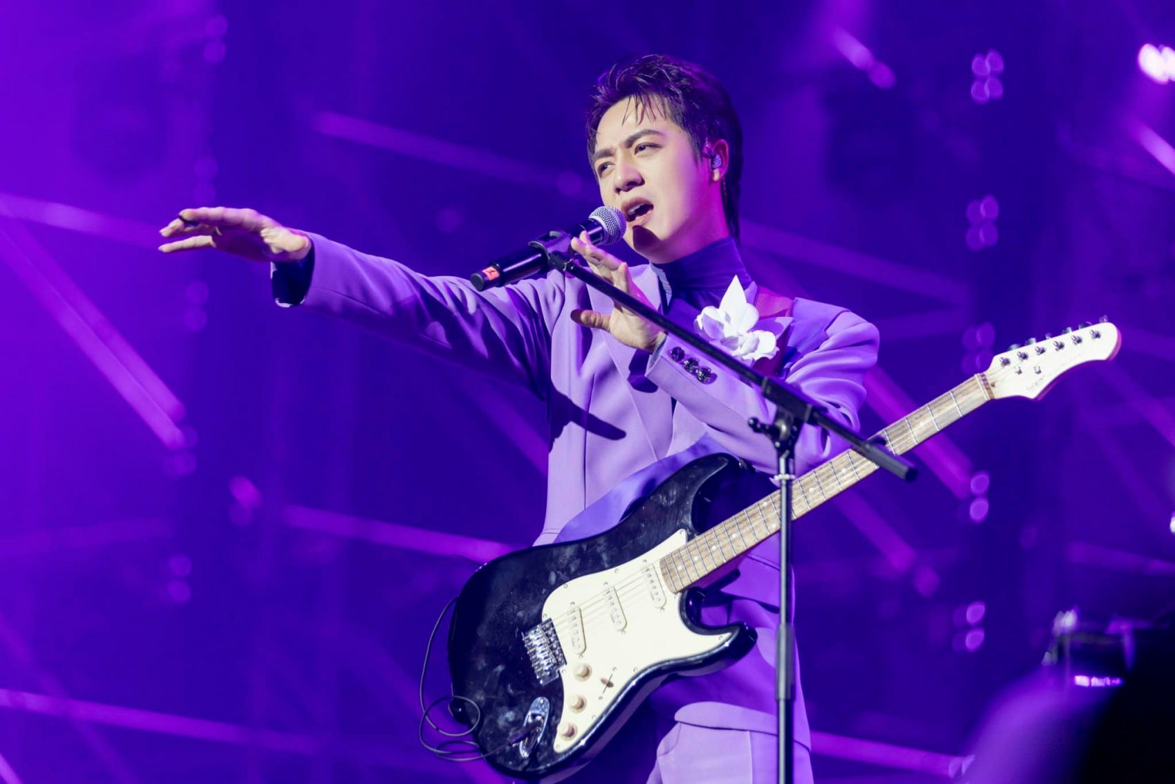 Singer Dang Khoi admits he is lucky in his artistic career. Photo: Character provided