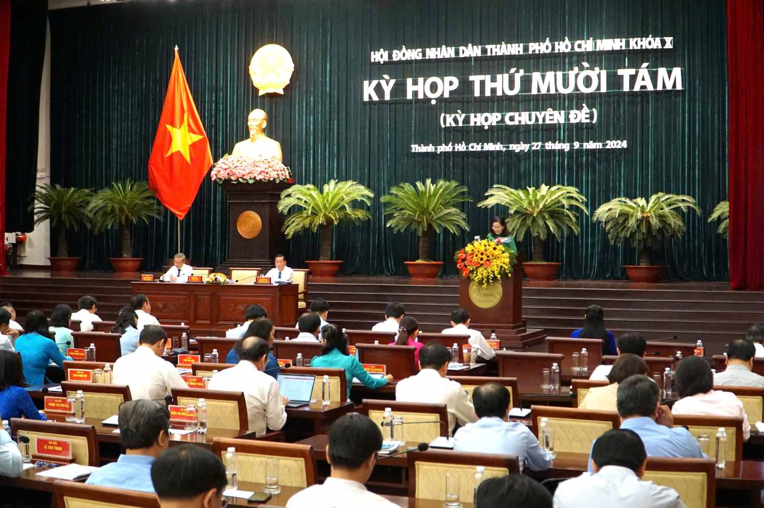 The 18th session of the Ho Chi Minh City People's Council approved the pilot establishment of the Ho Chi Minh City Public Administration Service Center. Photo: Minh Quan