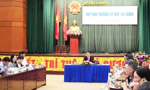 Tại buổi họp báo của Bộ Tài chính, nhiều vấn đề nóng trong lĩnh vực thuế liên tục được đề cập. Ảnh: Minh Ánh