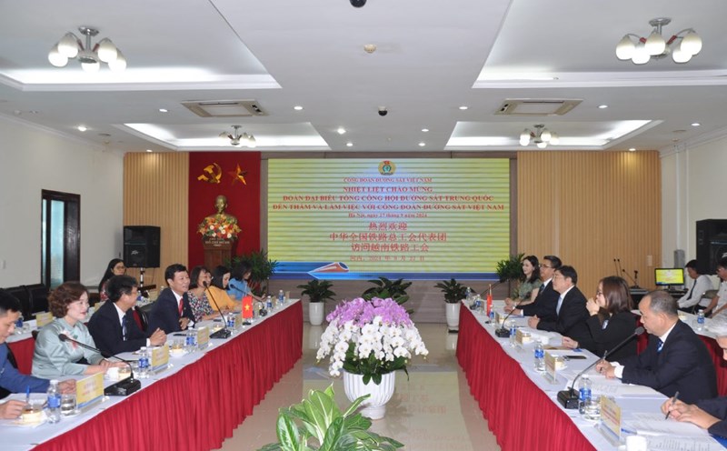 Overview of the working session between the two sides. Photo: Bao Han