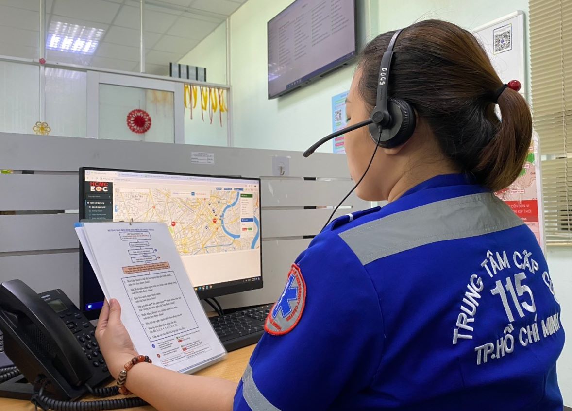 Stuck in the toilet, a foreign tourist was saved by calling 115. Photo: HCMC 115 Emergency Center