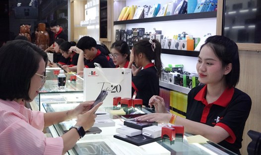 Hàng chục nghìn máy iPhone 16 đã được giao đến tay khách hàng tại Việt Nam ngay trong ngày 27.9. Ảnh: Nguyễn Đăng