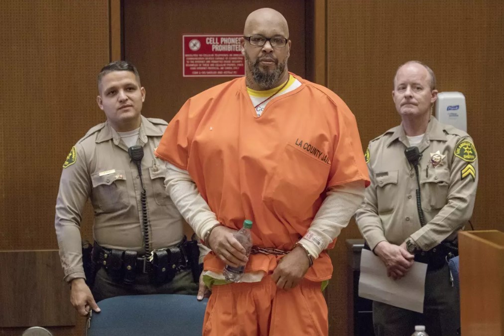 Suge Knight co nhung tiet lo gay soc ve nganh cong nghiep giai tri, cho biet Diddy co the cung chi la nan nhan. Anh: Los Angeles Times