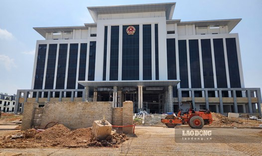 Trụ sở mới trăm tỉ của UBND tỉnh Cao Bằng sắp hoàn thiện và đi vào sử dụng. Ảnh: Tân Văn.