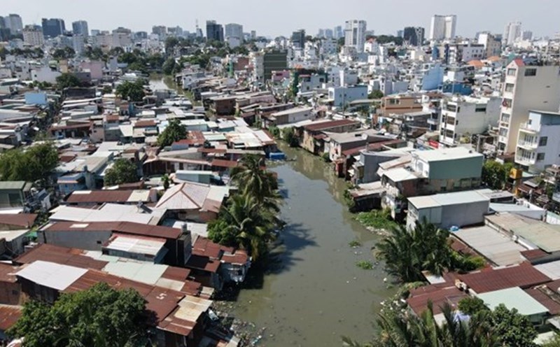 Ho Chi Minh City will demolish 2,260 houses to renovate Xuyen Tam canal. Photo: Anh Tu